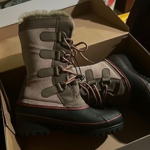 Khombu Winter Boots-size 6